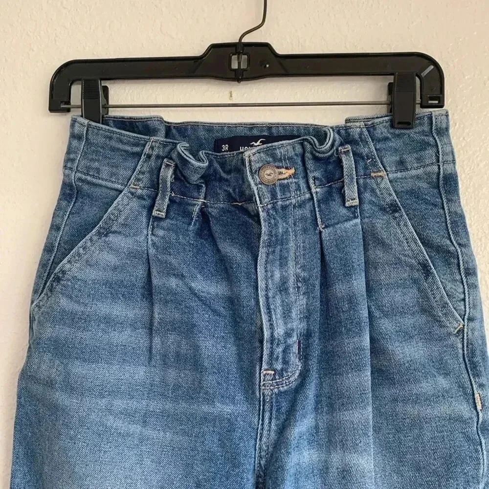 HOLLISTER Ultra High-Rise
Mom Jeans Vintage Stretch Size
3 Reg Raw Hem Ankle - Picture 10 of 11